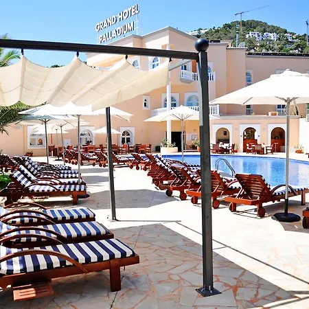 Grand Palladium מלון